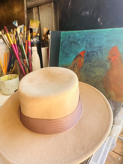 hat and painting with brushes
